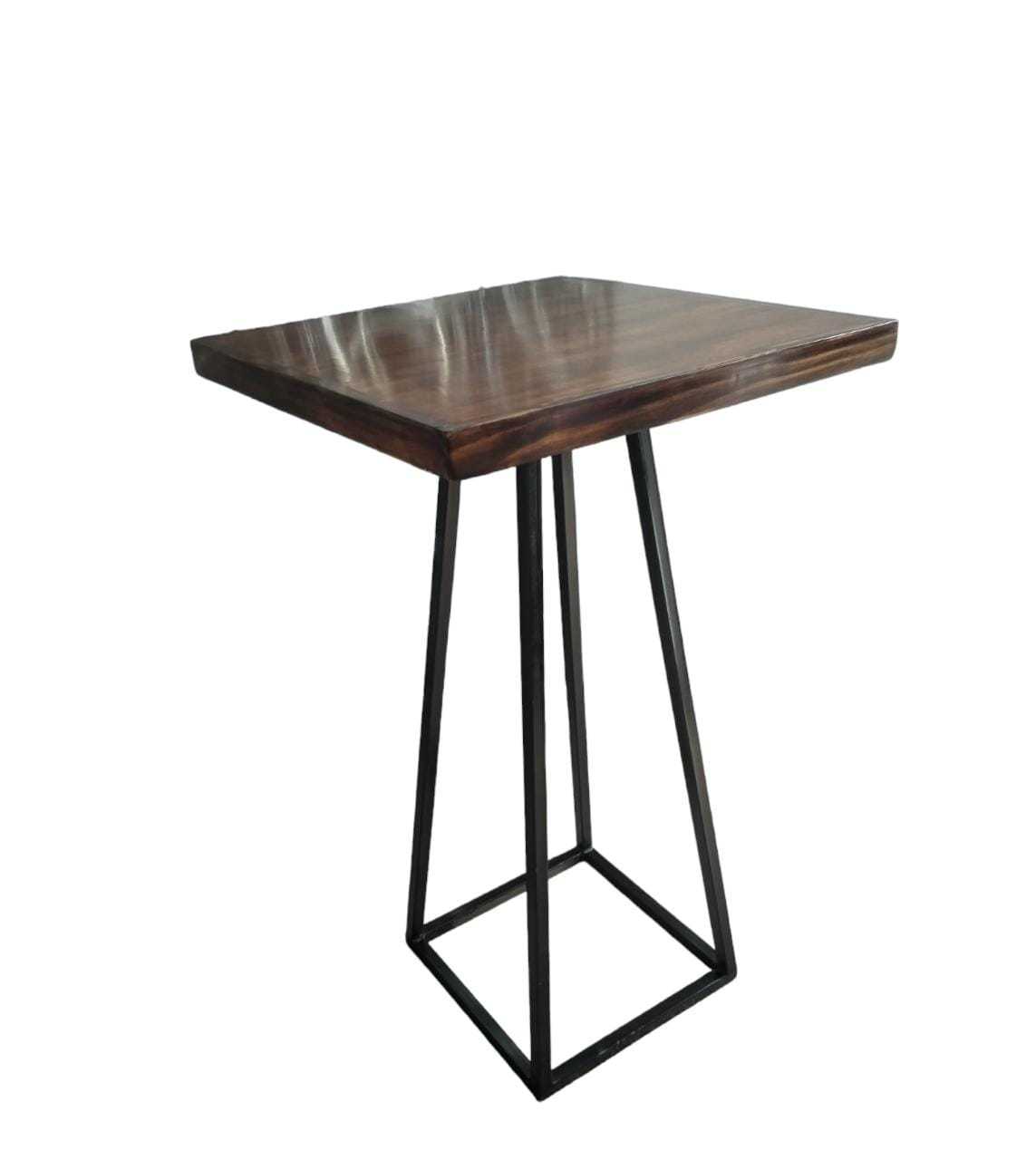 mesas-cocteleras-de-madera-y-hierro-altas